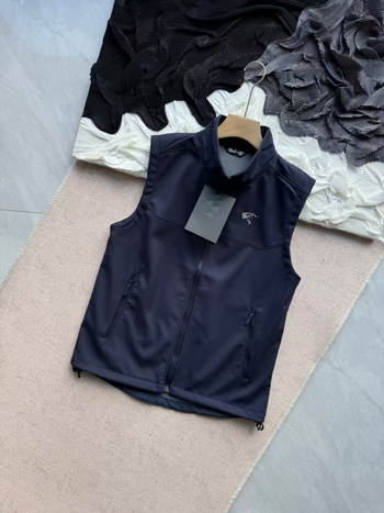 Muško fleece veste s Soft Shell vodonepropusnošću, stojeći ovratnik, džepovi sa zipom, ravni rub, jesen 2024