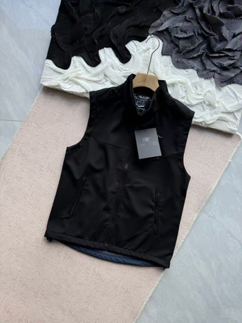 Muško fleece veste s Soft Shell vodonepropusnošću, stojeći ovratnik, džepovi sa zipom, ravni rub, jesen 2024