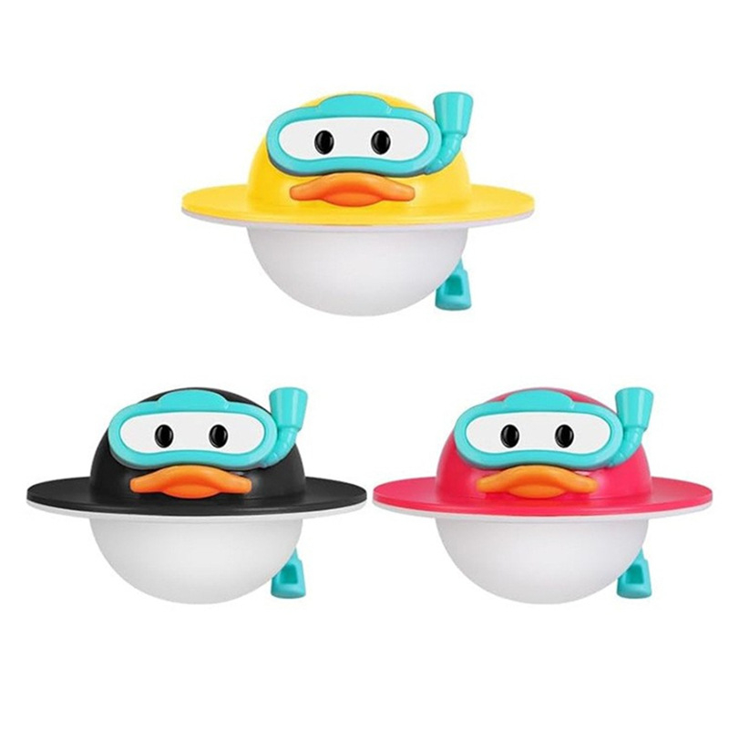 Fürdőjáték babáknak és kisgyerekeknek — felfújható rajzfilm kacsa a vízi játékokhoz; Anyag: műanyag; 4–6 éveseknek; fejleszti a kéz-szem koordinációt, az érzékelést és a szülő–gyerek interakciót.