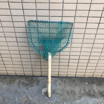 Kézzel készített halászháló fa nyéllel halak és garnélarák számára