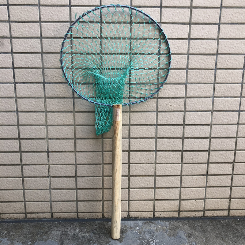 Kézzel készített halászháló fa nyéllel halak és garnélarák számára