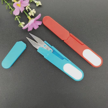 Foarfece în formă de U pentru broderie cross-stitch cu capac de protecție, construcție din oțel-plastic, kit de broderie pe pânză