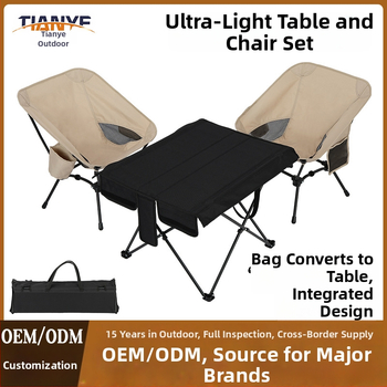 Háromrészetes kültéri összecsukható asztal és székszett vascső vázban, tartalmaz egy asztalt és két négyzet alakú széket, méretek 55×54×65 cm, összecsukható