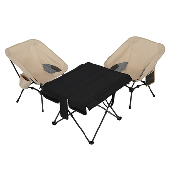 Háromrészetes kültéri összecsukható asztal és székszett vascső vázban, tartalmaz egy asztalt és két négyzet alakú széket, méretek 55×54×65 cm, összecsukható