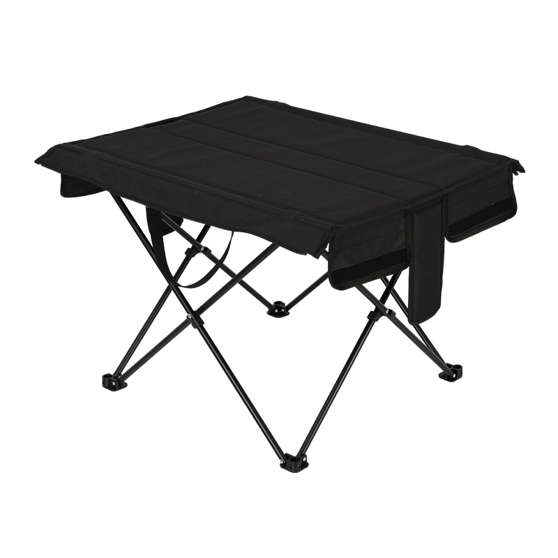 Háromrészetes kültéri összecsukható asztal és székszett vascső vázban, tartalmaz egy asztalt és két négyzet alakú széket, méretek 55×54×65 cm, összecsukható