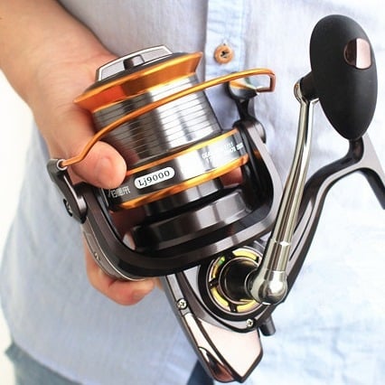 Spinning navijač model 9000, potpuno metalna špulna, 13 ležajeva, dugačko bacanje