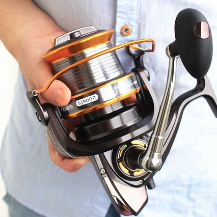 Spinning navijač model 9000, potpuno metalna špulna, 13 ležajeva, dugačko bacanje