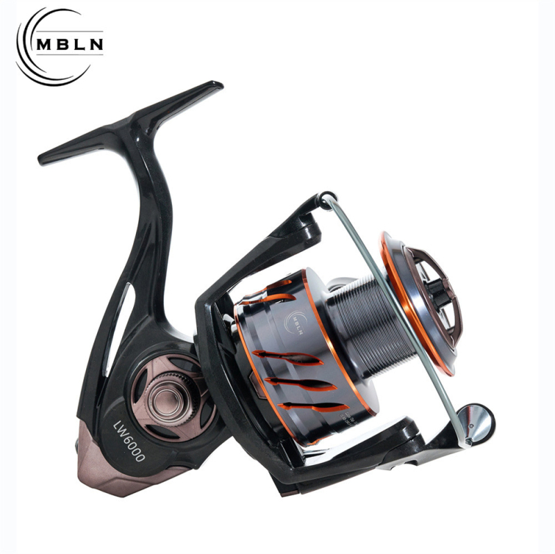 Spinning navijač s punim karbonskim tijelom, visok omjer prijenosa, dvostruka ručica, namijenjen mamcima, metalna konstrukcija