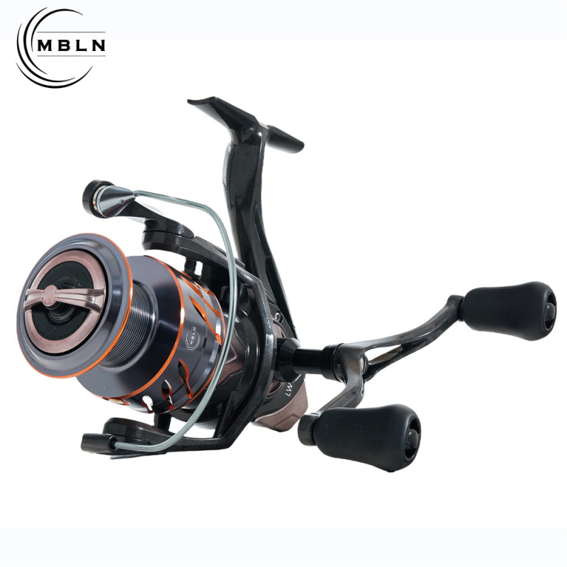 Spinning navijač s punim karbonskim tijelom, visok omjer prijenosa, dvostruka ručica, namijenjen mamcima, metalna konstrukcija