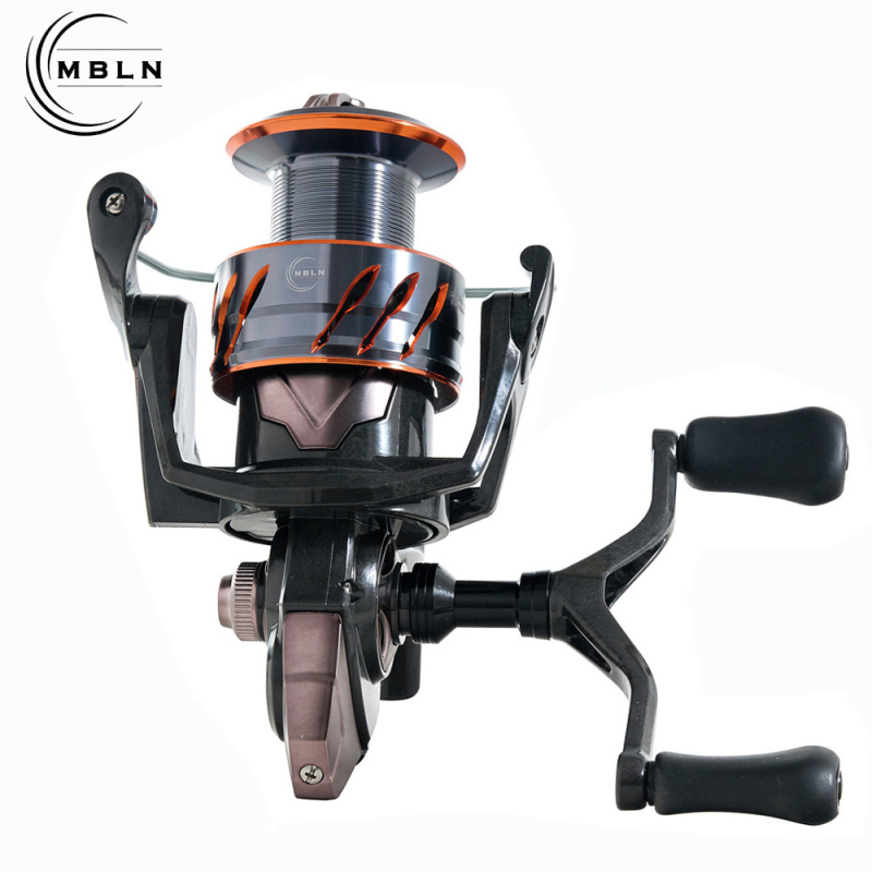 Spinning navijač s punim karbonskim tijelom, visok omjer prijenosa, dvostruka ručica, namijenjen mamcima, metalna konstrukcija