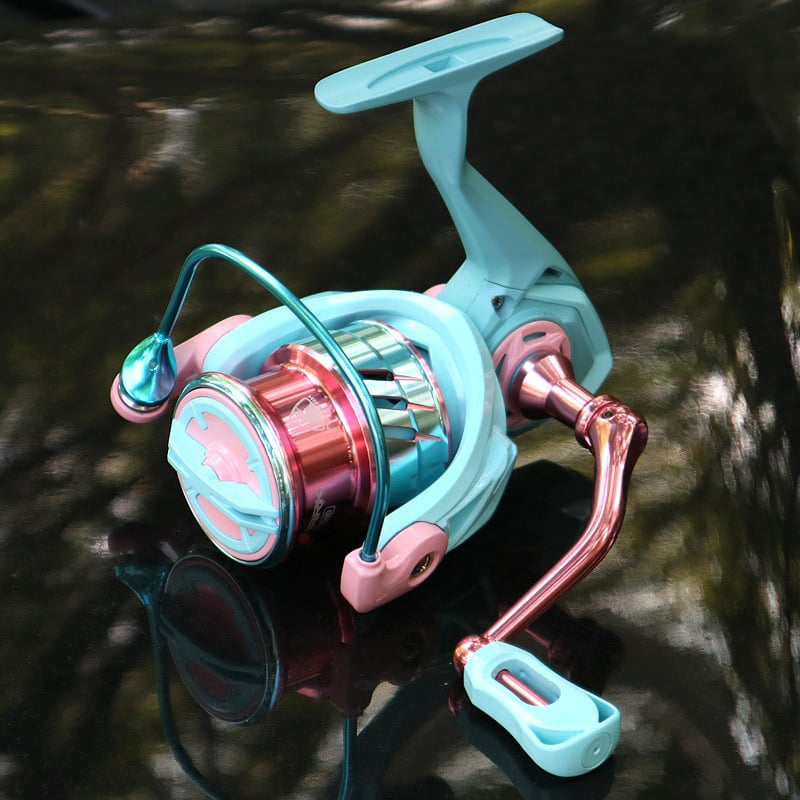 Black Shark Macaron Micro Lure — potpuno metalni spinning kolut za duga bacanja