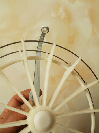 Plastični spinning navijač za ribolov, marka yi'jia'diao'jv, pakiranje 100 komada