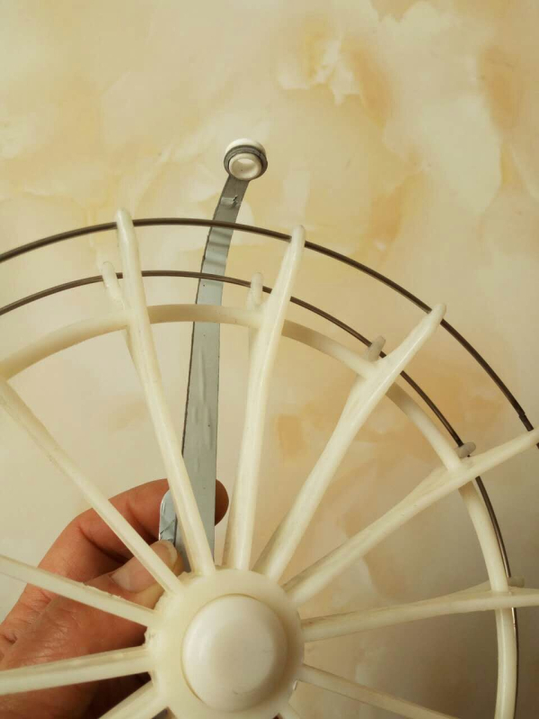 Plastični spinning navijač za ribolov, marka yi'jia'diao'jv, pakiranje 100 komada