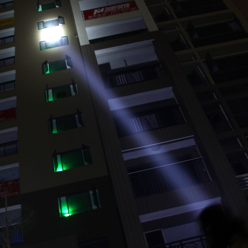 Yani YN-168 LED fejlámpa — vízálló, 100 m fénysugár, 18650-es akkumulátor, 10 órás üzemidő