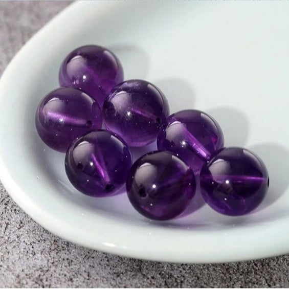 Amethyst drum beads – prírodný kryštál/polodrahokam, elektroplating povrch, značka Du, jar 2024 vydanie