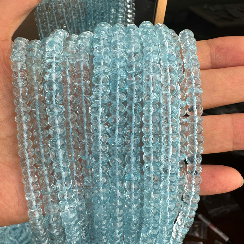 Set ogrlice i narukvice od kristalnih abakuš kuglica, elektroplatiranje, akvamarin kristal (Materijal: kristal; Vrsta kristala: akvamarin; Tehnologija obrade: elektroplatiranje; Stil: visoke klase abakus)