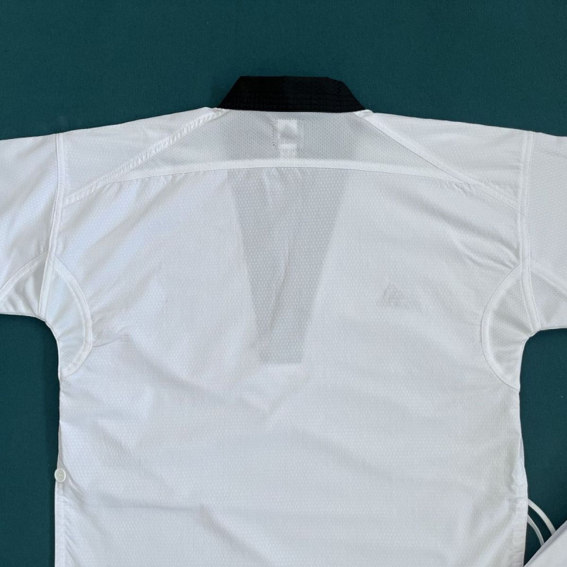 Taekwondo kostīms bērniem un pieaugušajiem, kokvilnas maisījums audums 50%, iekšējā oderes kokvilna 50%, sietu dizains, piemērots Taekwondo treniņiem un cīņas mākslai