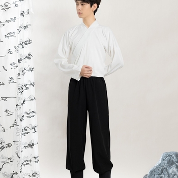 Plesni kostim: gornji dio s križnim ovratnikom i elastične hlače, pamuk 95%+, za muškarce 18–24, ljeto 2022