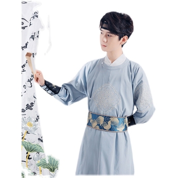 Plesni kostim: gornji dio s križnim ovratnikom i elastične hlače, pamuk 95%+, za muškarce 18–24, ljeto 2022