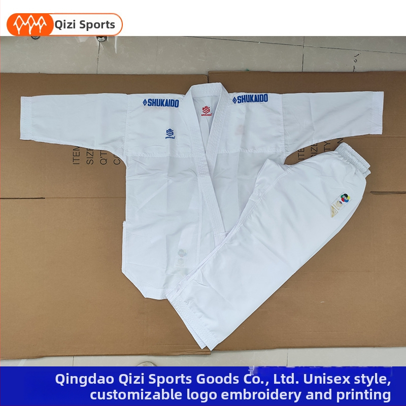 Dviejų pusių karatė kostiumas, lengvas ir kvėpuojantis; audinys: poliesterio–medvilnė (65% poliesteris); pamušalas: combed cotton; unisex, suaugusieji