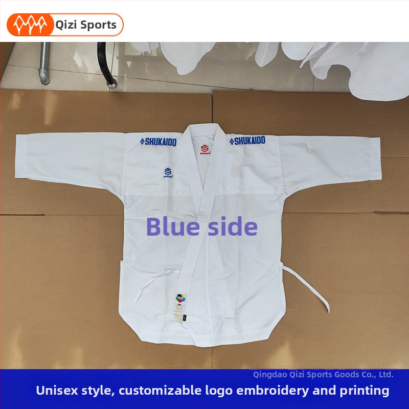 Dviejų pusių karatė kostiumas, lengvas ir kvėpuojantis; audinys: poliesterio–medvilnė (65% poliesteris); pamušalas: combed cotton; unisex, suaugusieji