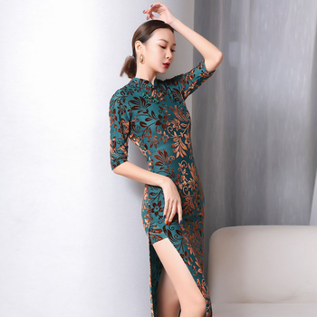 Roba za moderni plesni nastup, u stilu cheongsam, mandarin ovratnik, rukavi 3/4, visoki prorez, najlon tkanina, marka Bao Guang Hong Hua