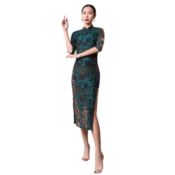 Roba za moderni plesni nastup, u stilu cheongsam, mandarin ovratnik, rukavi 3/4, visoki prorez, najlon tkanina, marka Bao Guang Hong Hua