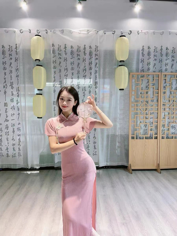 Cheongsam plesni kostim od Chenille tkanine sa 90–95% Spandex, unisex za folklorni ples, jesen 2023
