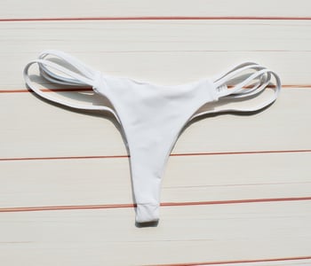 Μπικίνι thong bottom με μπροστινό κόμβο πεταλούδας — γρήγορο στέγνωμα, υψηλή ελαστικότητα, νάιλον ύφασμα 85%, χωρίς μπανέλα