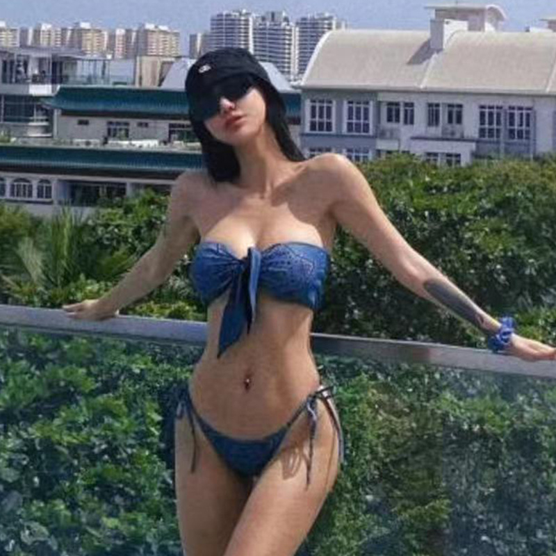Ženski dvodijelni bikini s podstavljenim trokutastim gornjim dijelom, bez naramenica, otvorenog leđa, najlon, podstava poliester i spandeks, otporan kupaći