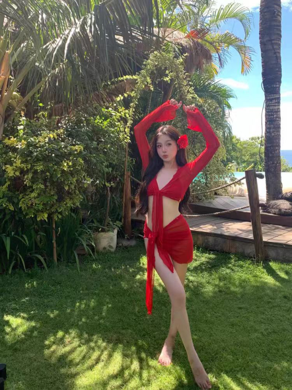 Ženski bikini kupaći, trodijelni set, dugi rukavi, umetci za prsa, bez čelične podrške, materijal poliester-elastan 94/6, težina tkanine 220 g