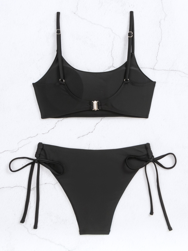 Trodijelni bikini set: trokutasti gornji dio s čeličnom potporom i podrškom za grudi, brzo sušeći poliester