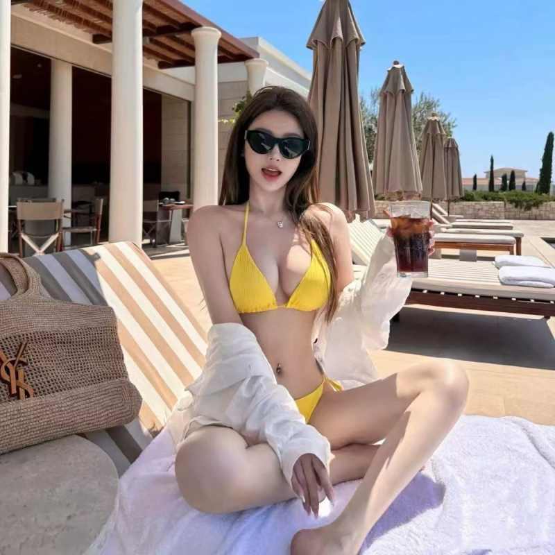 Ženski bikini kupaći kostim s leđima bez naramenica i podijeljenim naramenicama, punjeni gornji dio, poliester tkanina, visoka elastičnost