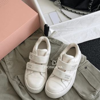 Női bőr sneaker Velcro-zárással – középtop magasság 3–7 cm, gyapjú talpbetét, gumitalp, belső bőr