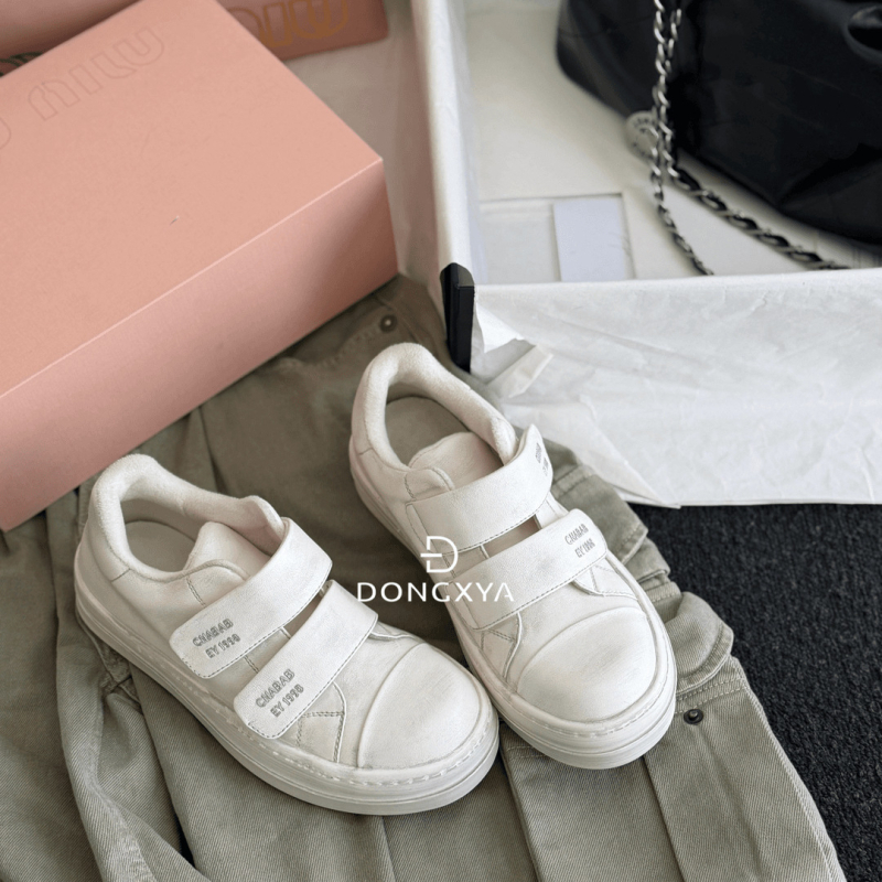 Női bőr sneaker Velcro-zárással – középtop magasság 3–7 cm, gyapjú talpbetét, gumitalp, belső bőr