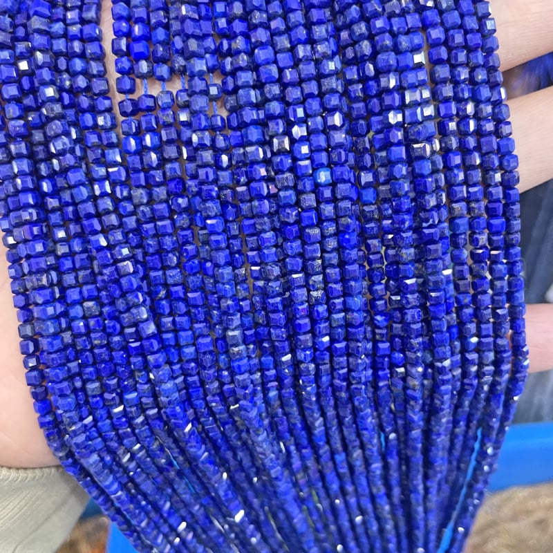 Imperijalni lapis lazuli raspršene perle – Polirana fasetirana površina, Plemeniti uzorak, Lagani luksuz Sugar Cube perle za nakit