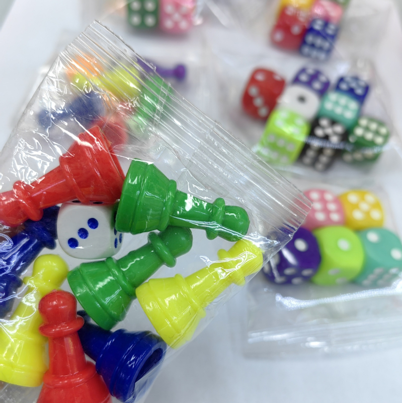 Kockice od plastičnog akrila za šah i karte; pakiranje 2000 setova; mogućnost prilagođene privatne oznake