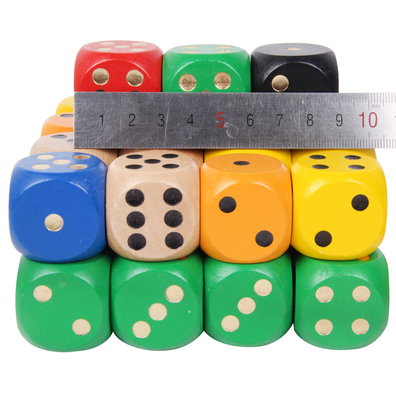 Drvene šestostrane kocke s prilagodljivim uzorcima, 500 komada po paketu, pogodne za stolne igre i događanja