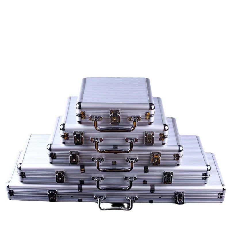 Set kutije za poker žetone od aluminijskog legura, model 300 – 16 komada, prilagodljiva obrada