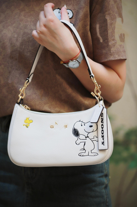 Női válltáska, dumpling alakú, valódi bőr, cipzár, poliészter bélés, nyári 2024 kiadás