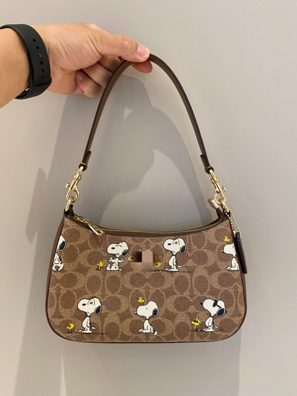 Női válltáska, dumpling alakú, valódi bőr, cipzár, poliészter bélés, nyári 2024 kiadás