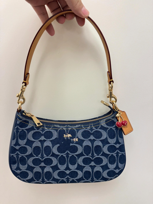 Női válltáska, dumpling alakú, valódi bőr, cipzár, poliészter bélés, nyári 2024 kiadás