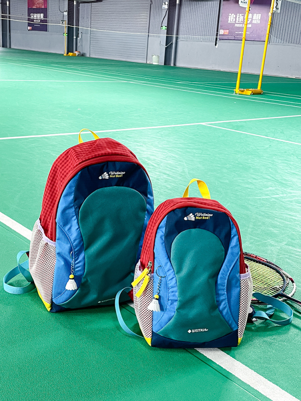 Uniszex kültéri túrakabát hátizsák, 20–35L kapacitás, 8 hüvelykes laptoprekesz, légáteresztő belső nylon, poliészter anyag, légpárnás vállrendszer, 2025 tavaszi kiadás