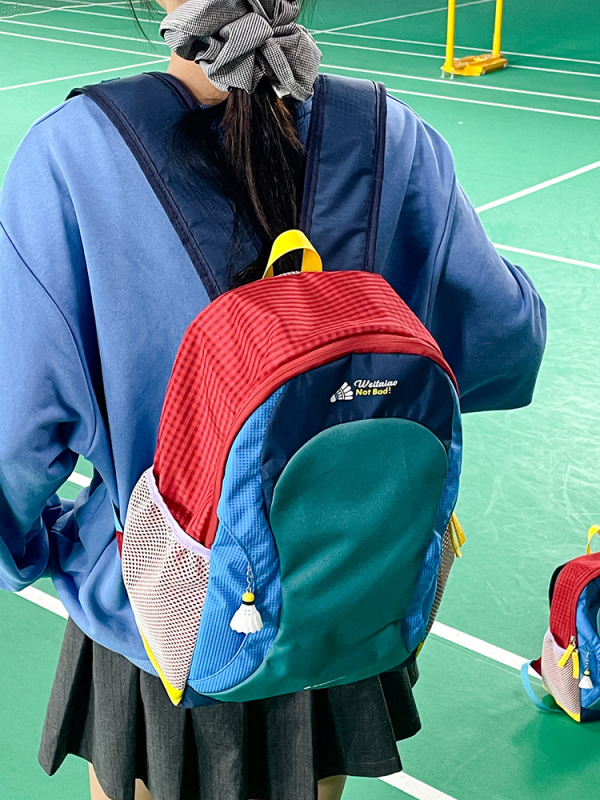 Uniszex kültéri túrakabát hátizsák, 20–35L kapacitás, 8 hüvelykes laptoprekesz, légáteresztő belső nylon, poliészter anyag, légpárnás vállrendszer, 2025 tavaszi kiadás