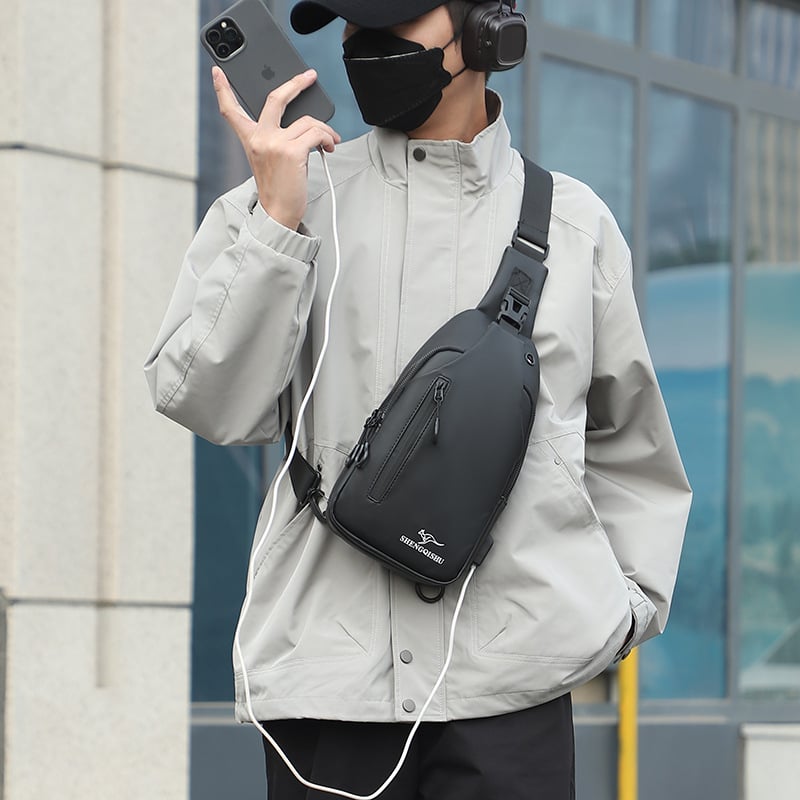 Vyrų PU krūtinės krepšys – korėjietiško stiliaus motociklo dizainas, atspari vandeniui, didelė talpa, USB jungtis