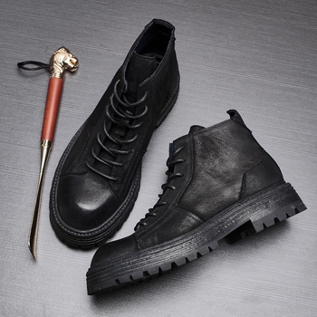 Férfi Martin csizmák: felsőrész első osztályú tehénbőr, gumírozott talp, kerek orr, magas fazonú fűzővel