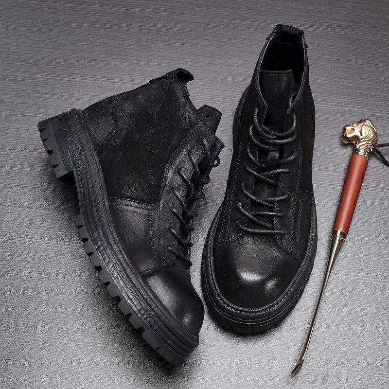 Férfi Martin csizmák: felsőrész első osztályú tehénbőr, gumírozott talp, kerek orr, magas fazonú fűzővel