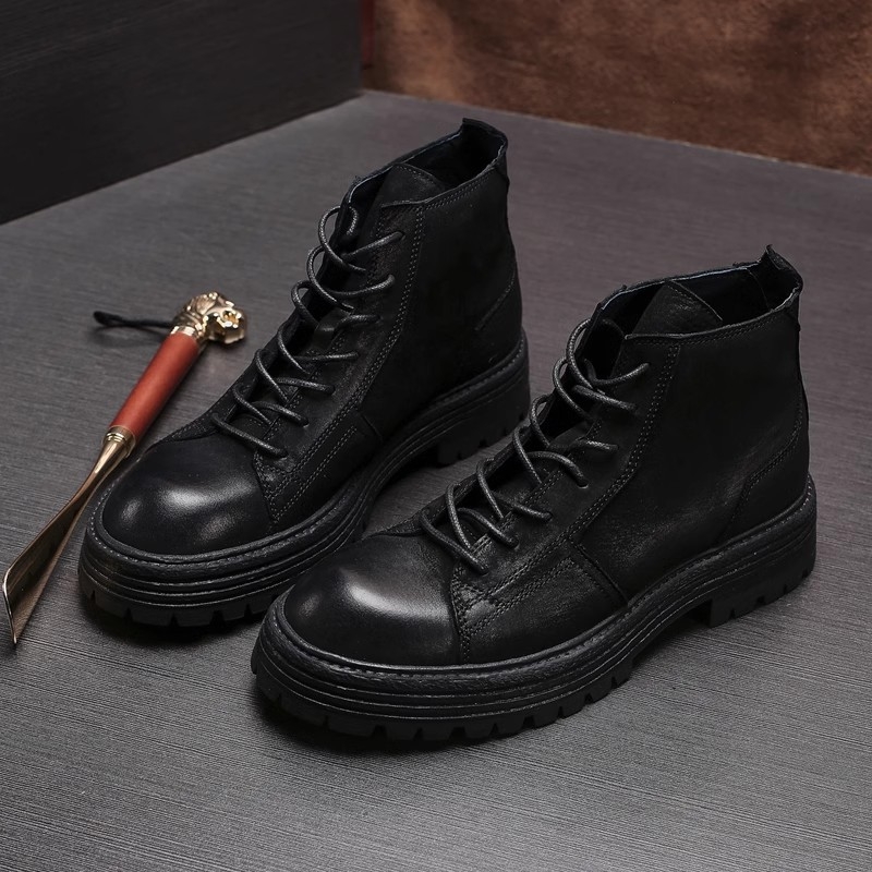 Férfi Martin csizmák: felsőrész első osztályú tehénbőr, gumírozott talp, kerek orr, magas fazonú fűzővel