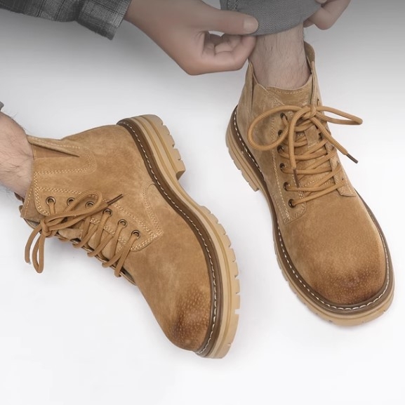 Martin bateliai – viršus iš pigskin odos, gumos padas, apvalus pirštas, kvadratinė kulnė, kvėpuojantys, neslidūs