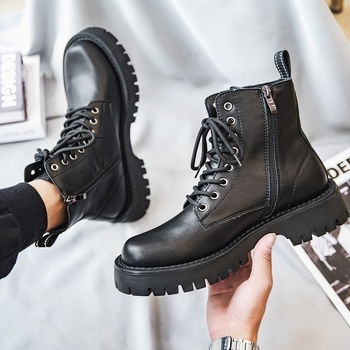 Martin batai – aukšti batai iš karvės odos britiško stiliaus su šonu užtrauktuku, guminė padas, atsparūs vandeniui, neslidūs